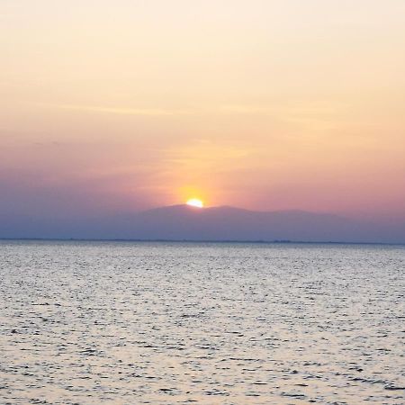 Pure Bliss Luxury Beachfront Apartment With Panoramic Sea Views, Electric Bbq, Gym Equipment And More Αγία Τριάδα Εξωτερικό φωτογραφία