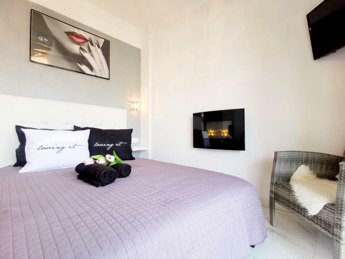 Pure Bliss Luxury Beachfront Apartment With Panoramic Sea Views, Electric Bbq, Gym Equipment And More Αγία Τριάδα Εξωτερικό φωτογραφία