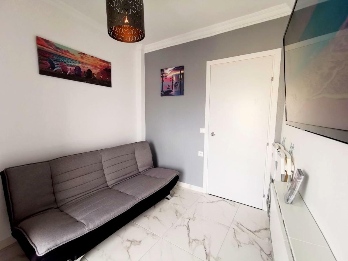 Pure Bliss Luxury Beachfront Apartment With Panoramic Sea Views, Electric Bbq, Gym Equipment And More Αγία Τριάδα Εξωτερικό φωτογραφία