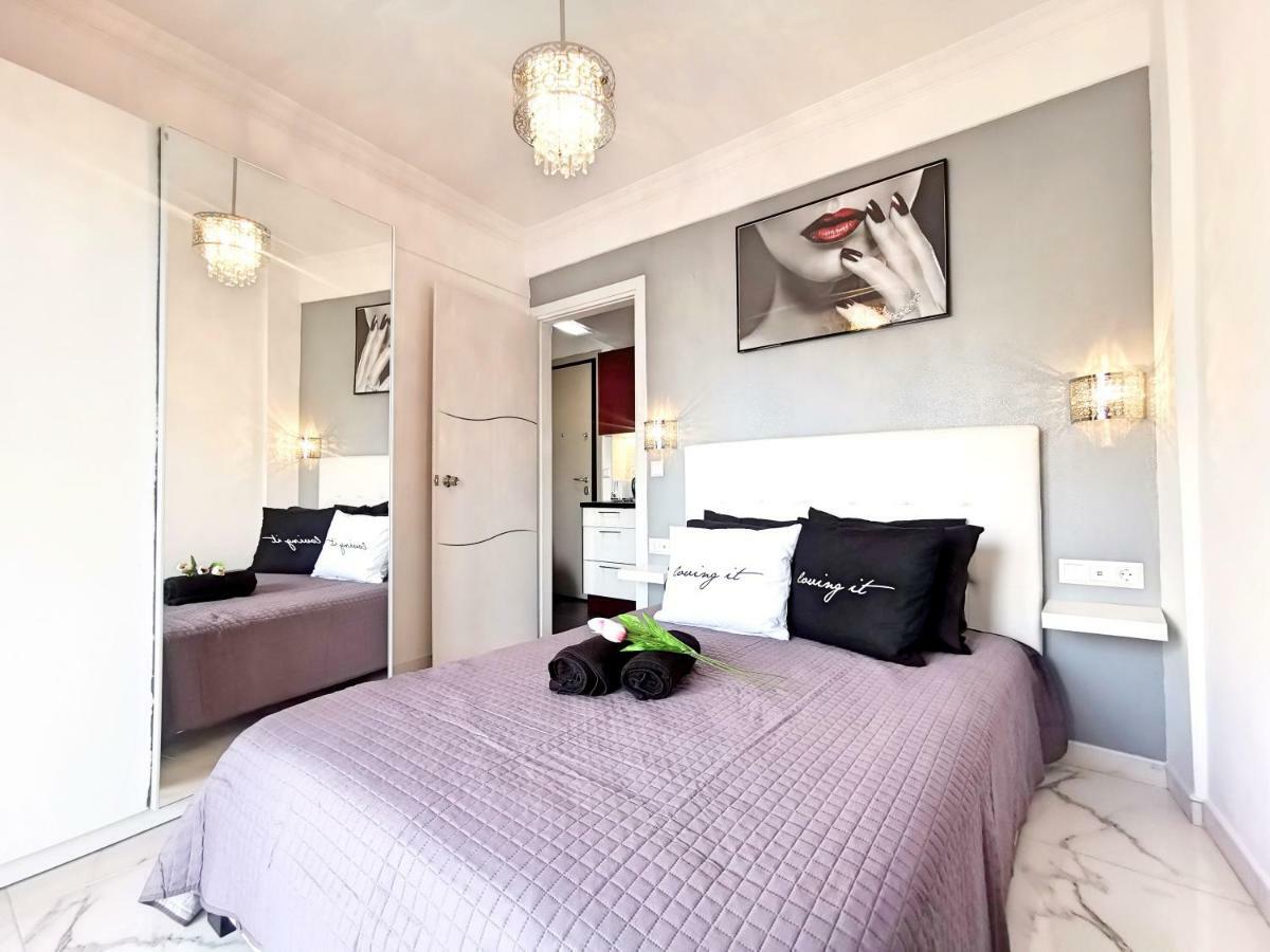 Pure Bliss Luxury Beachfront Apartment With Panoramic Sea Views, Electric Bbq, Gym Equipment And More Αγία Τριάδα Εξωτερικό φωτογραφία