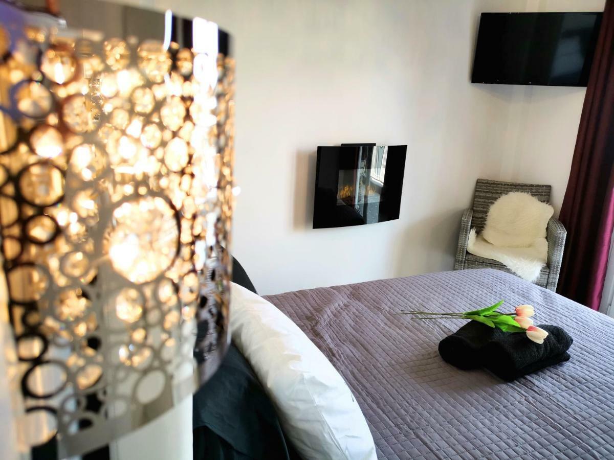 Pure Bliss Luxury Beachfront Apartment With Panoramic Sea Views, Electric Bbq, Gym Equipment And More Αγία Τριάδα Εξωτερικό φωτογραφία