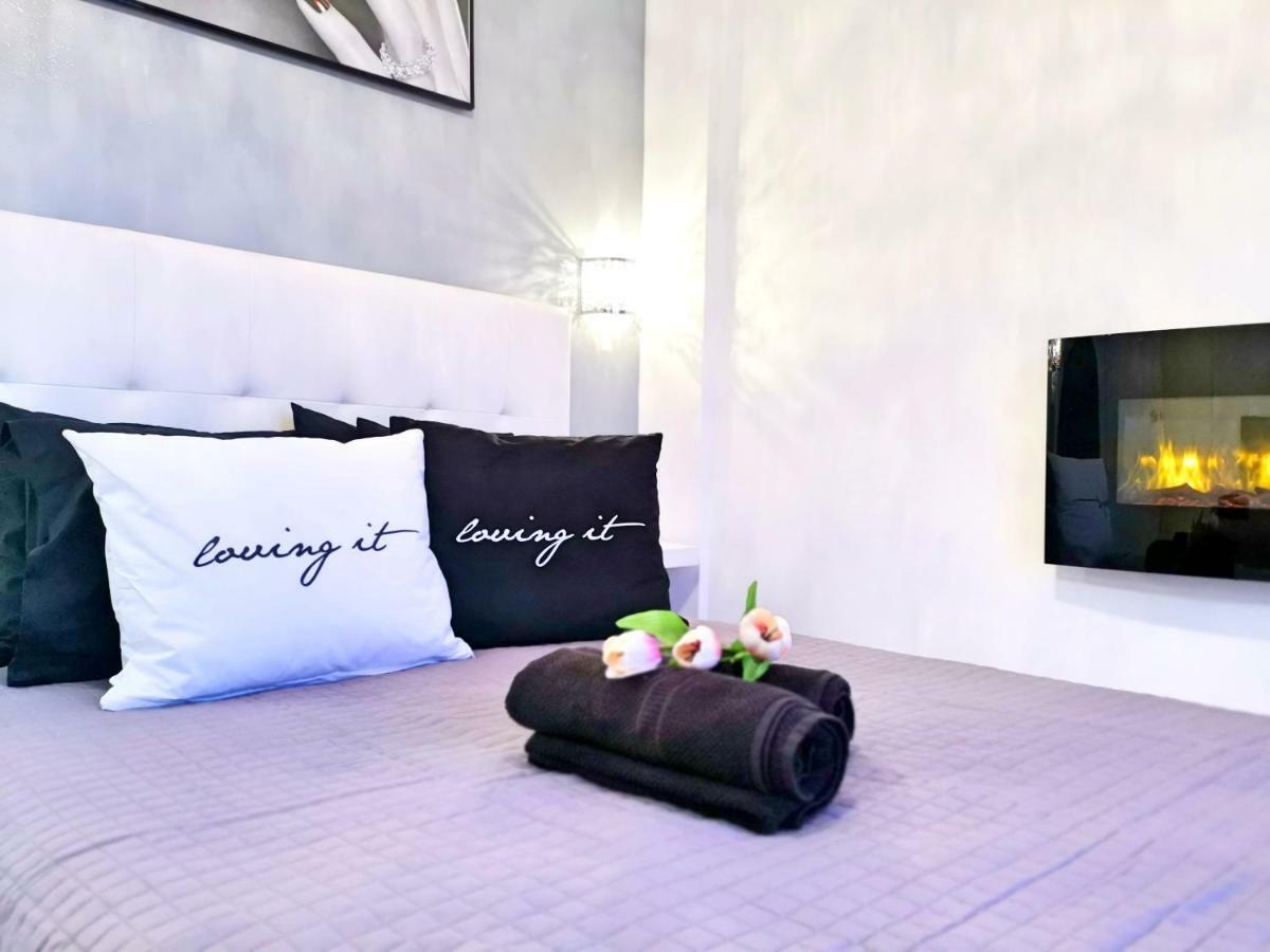 Pure Bliss Luxury Beachfront Apartment With Panoramic Sea Views, Electric Bbq, Gym Equipment And More Αγία Τριάδα Εξωτερικό φωτογραφία